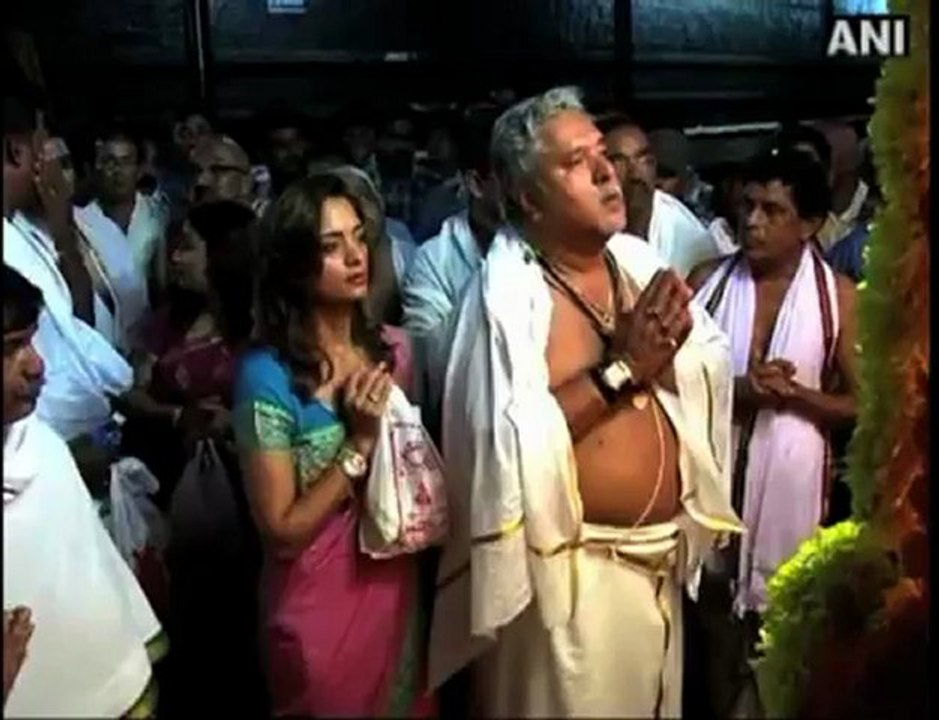 Vijay Mallya donates golden door to temple.mp4
