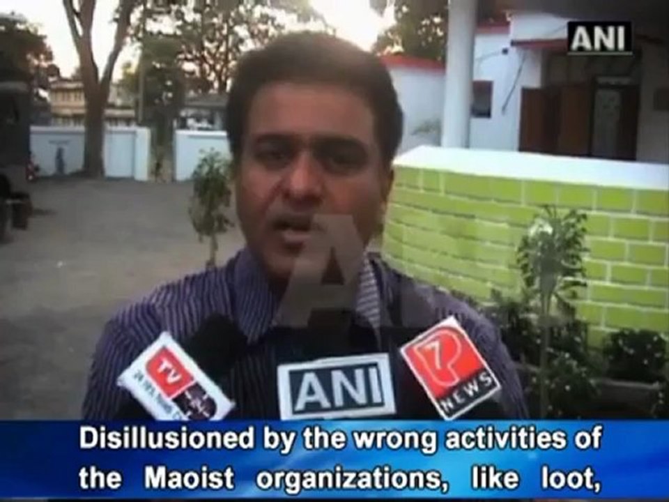 Wanted Maoist lays down arms before Odisha police.mp4