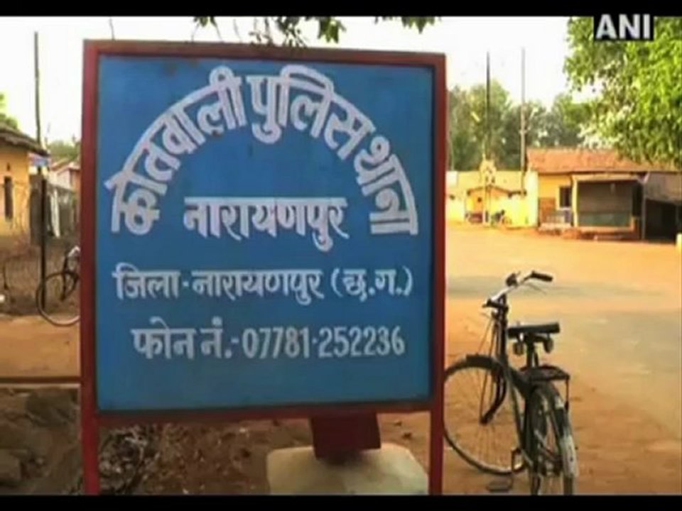 Woman Maoist surrenders before police.mp4