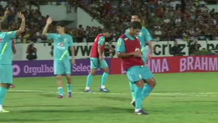 Felipão admite convocar Ronaldinho e Kaká