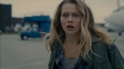 Warm Bodies - R and Julie on tarmac