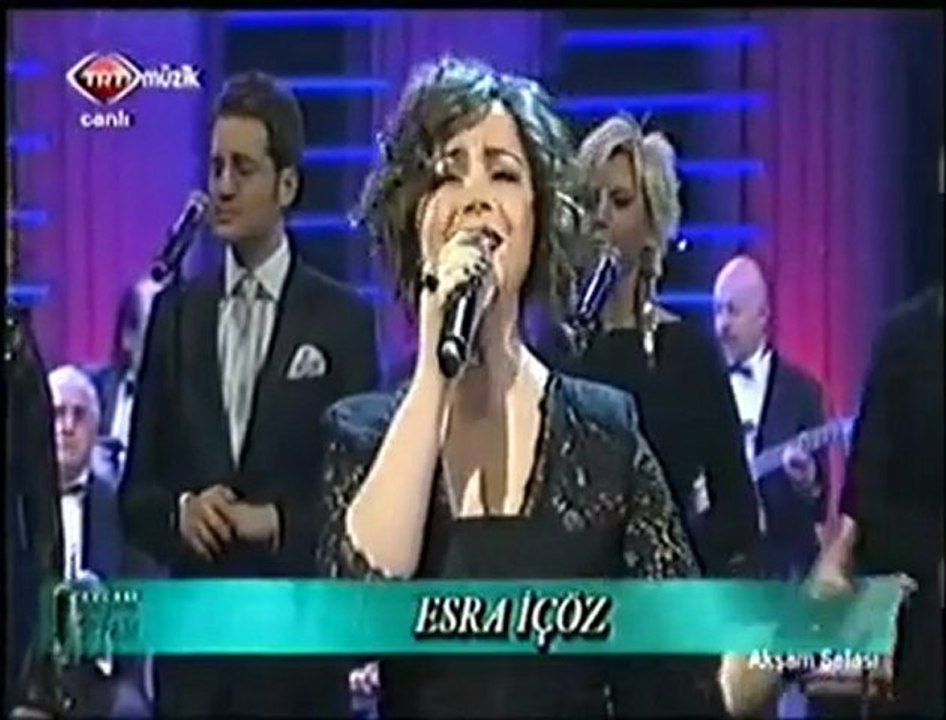 Esra İçöz  ~  Fincanın Etrafı & Kalenin Burcumuyum