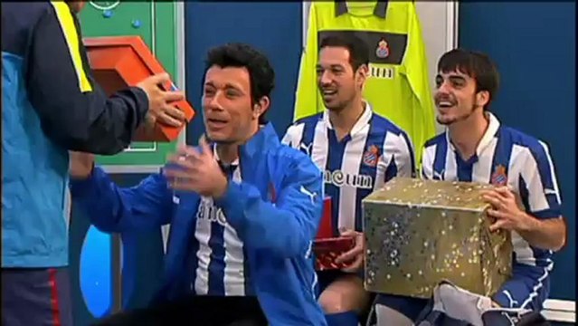 TV3 - Crackòvia - El Barça porta regals a l'Espanyol