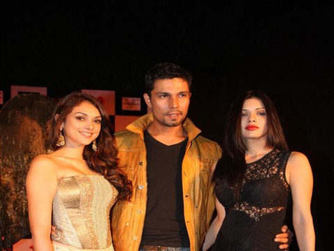 Hot Aditi Rao Hydari sets Randeep's heart on fire