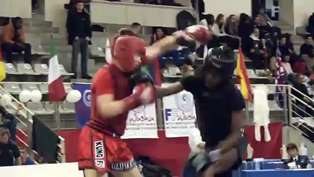 Open de France de Wushu Sportif 2012 / Finale Sanda F seniors -56kg / Manon Nardy vs Natacha Bounet