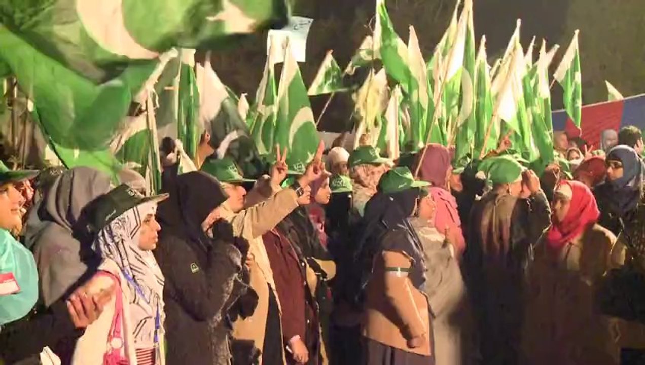 Machtprobe in Pakistan: Geistlicher fordert Regierung heraus