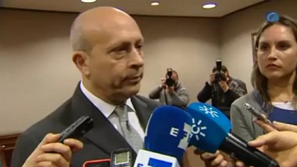 Wert cancela un acto en Sevilla ante los abucheos de un centenar de jóvenes