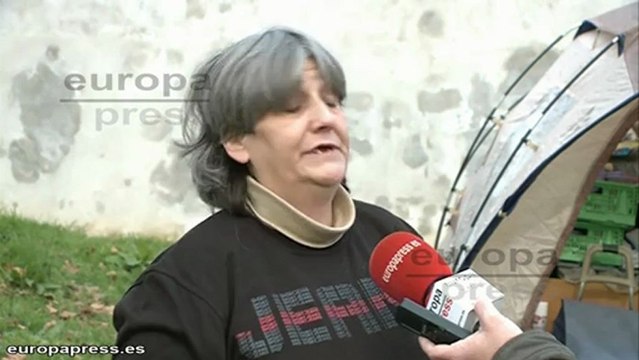 Acampan familias desahuciadas para pedir trabajo