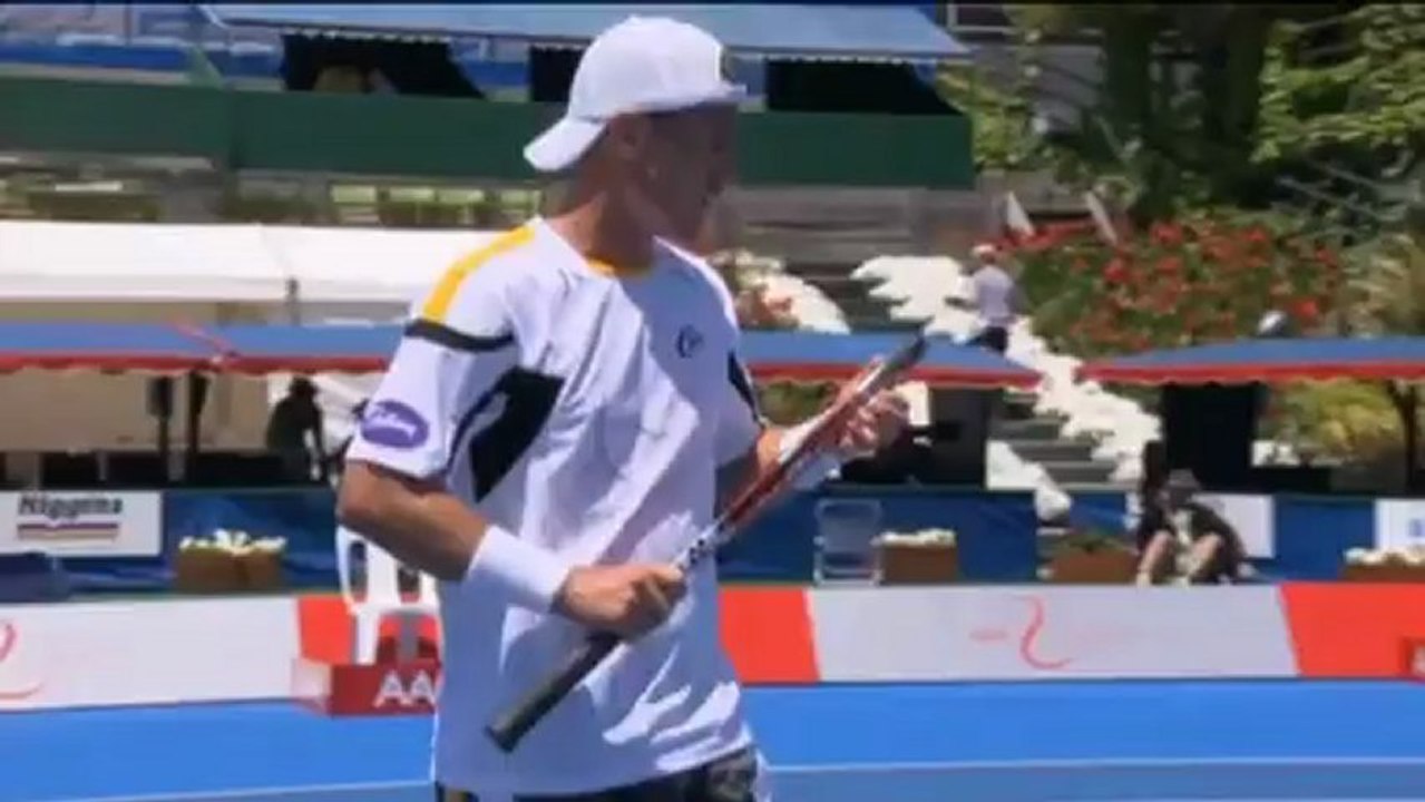 Kooyong: Hewitt ringt Ass-Maschine Raonic nieder