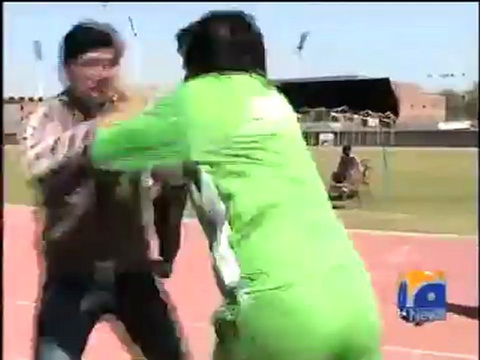 Geo Reports-Punjab Sports Festival Fight-06 Mar 2012.mp4