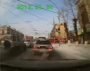 Bus knocked Down the Car PeriKizi.Net