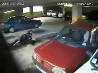 Otoparkta öpüşen çift PeriKizi.Net