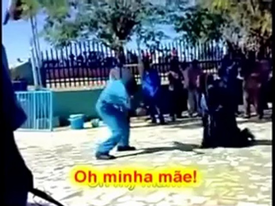 Mulher chicoteada, no Sudão, por ter usado calças