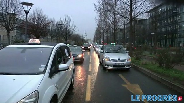 Les taxis en colère sont dans la rue à Lyon