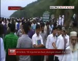 20 killed,18 injured as bus plunges down cliff.mp4