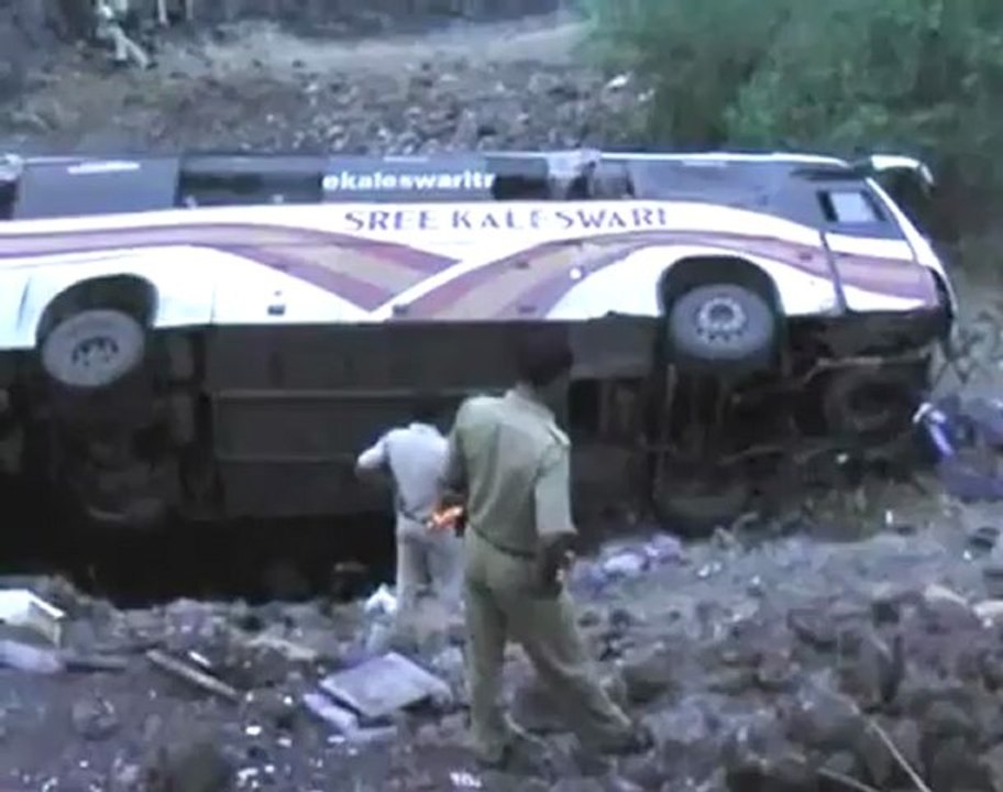 30 pilgrims dead in Maharastra bus accident.mp4