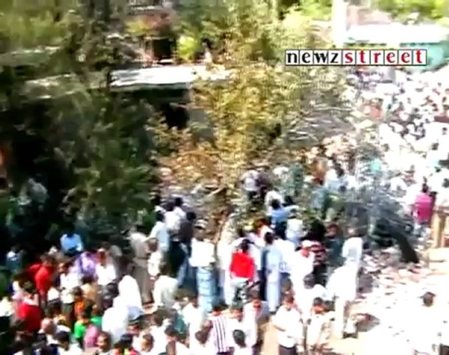 4 dead in explosion in Allahabad.mp4