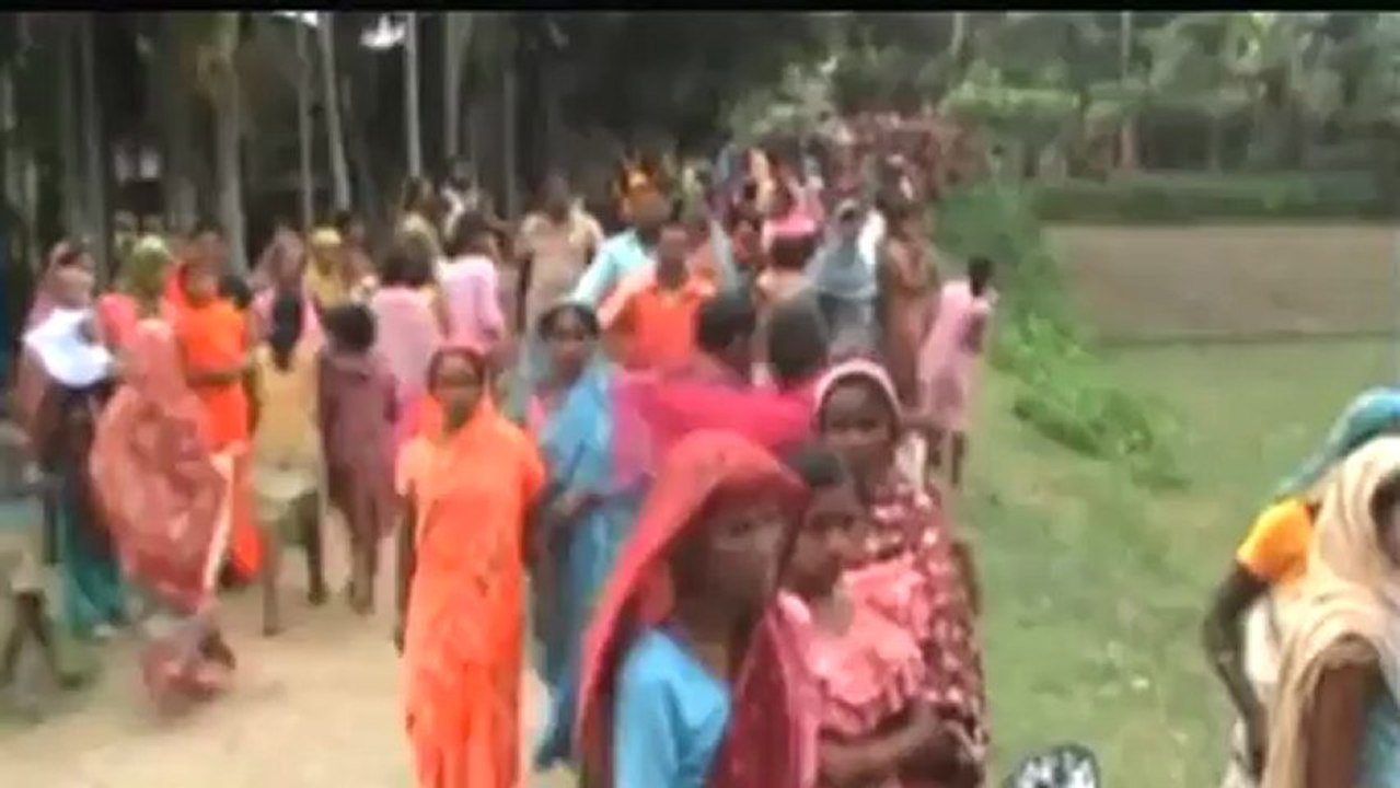 Assam CM wants CBI probe in ethnic violence.mp4