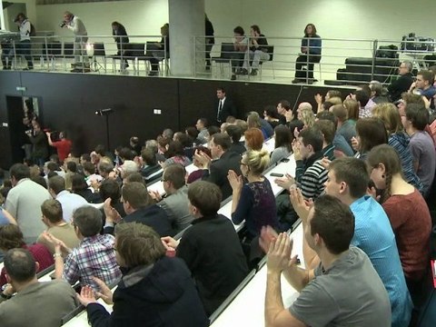 Tattooed musician sets sights on Czech presidency