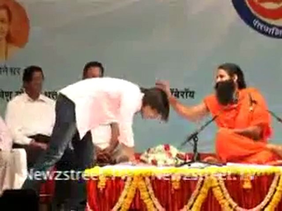 Baba Ramdev with bollywood celebs.mp4