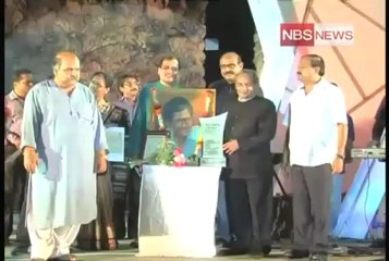 Bollywood composer Anand ji felicitated Akshaya Mohanta Award.mp4