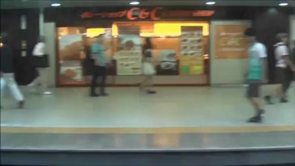 Le Japonais qui dégaine son iPhone plus vite que son ombre