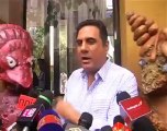 Clicked Boman Irani with aliens.mp4