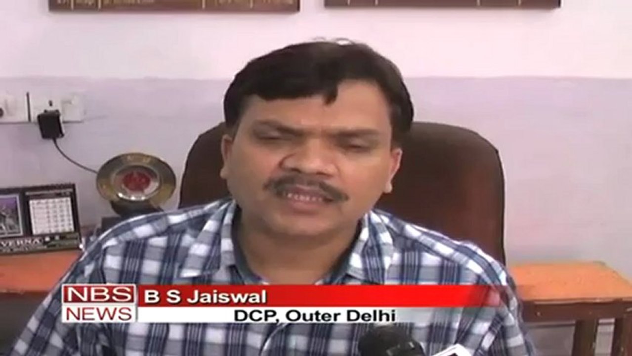 Delhi police personnel commits suicide after killing relatives.mp4
