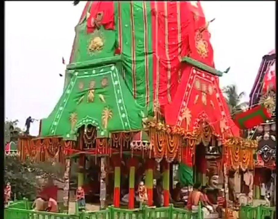 Devotees converge on Puri for Jagannath festival.mp4