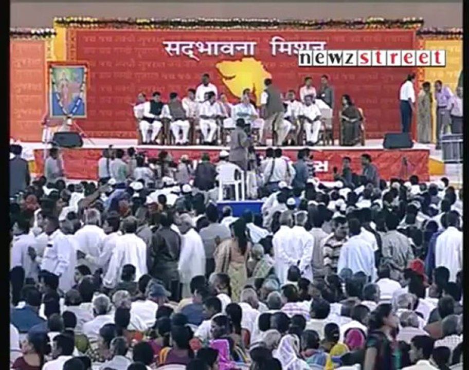 Fast wars  Modi knocks out Vaghela.mp4