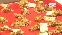 Gold futures climb record high of Rs  32,758 (1).mp4