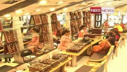 Gold loan firms stocks fall after RBI ban (1).mp4