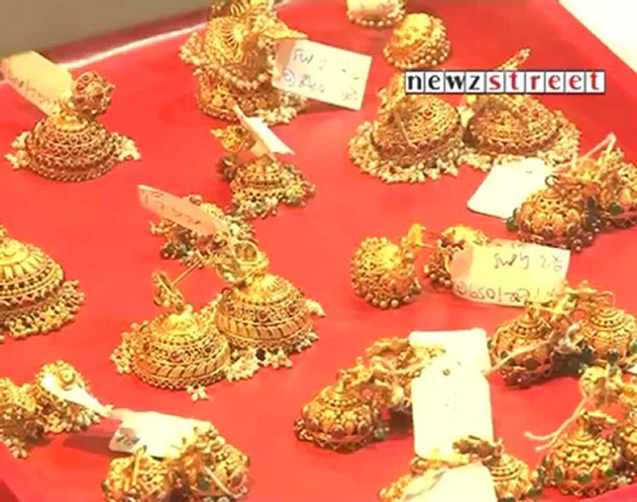 Gold recovers by Rs 110, Silver down by Rs 300.mp4