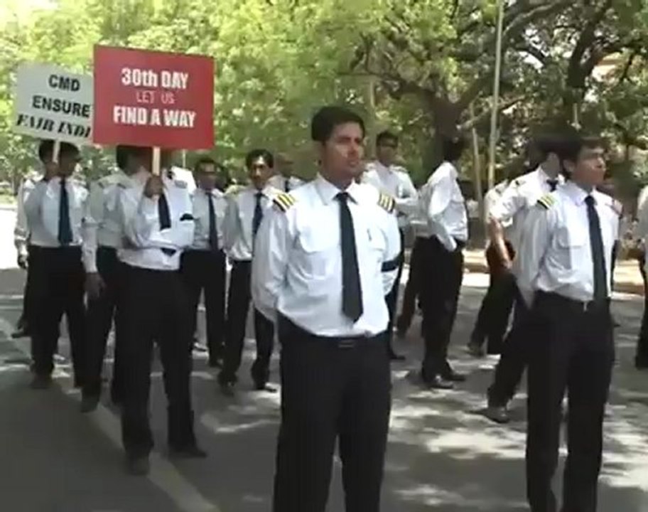 Govt empowers Air India to sack 300 pilots on strike.mp4