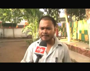 Télécharger la video: Guwahati molestation case  TV reporter arrested.mp4