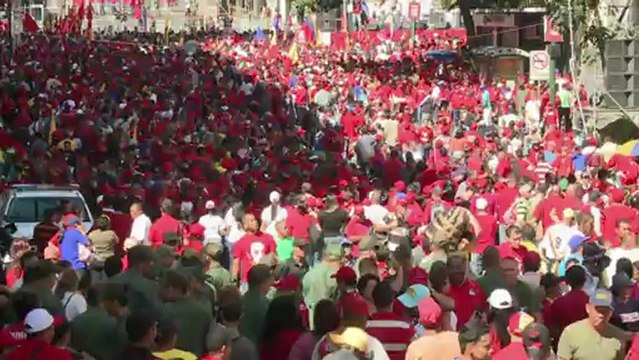 Venezuelans take to the streets to show support for Chavez