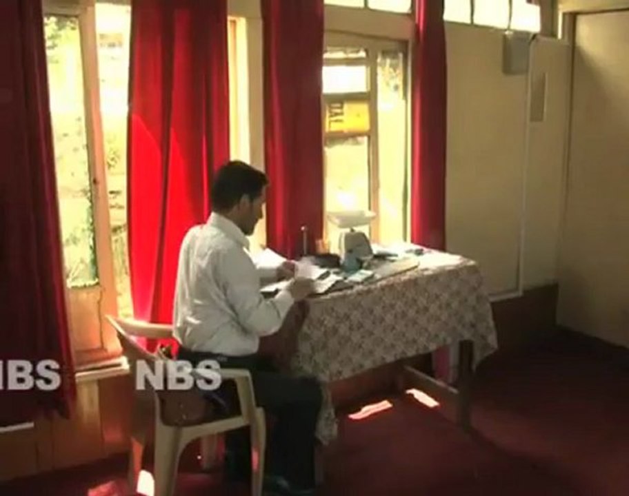 India's only floating post office in trouble.mp4