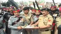 Indo Pak border guards exchange greetings on I Day.mp4