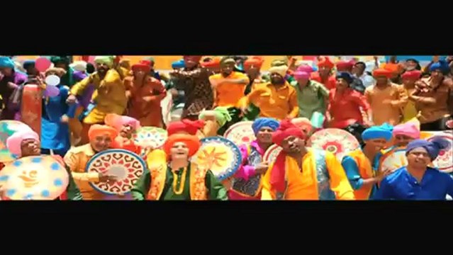 Khiladi Akshay Kumar flaunts desi kurtas in Khiladi 786!.mp4