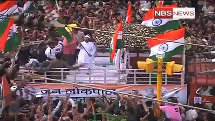 Kiran Bedi seeks blessings for new innings in politics.mp4