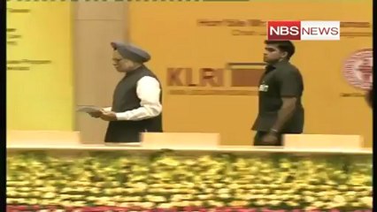 Man strips, raises slogans against PM.mp4