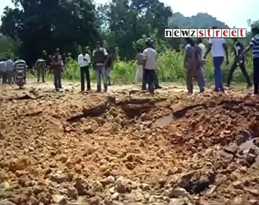Naxals trigger landmine blast in Dantewada.mp4