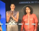 Neha Dhupia on the ramp for Blenders Pride.mp4