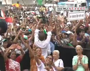 Police claims Anna`s supporters peaceful.mp4