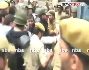 Police foil Govt employees protest in Srinagar.mp4