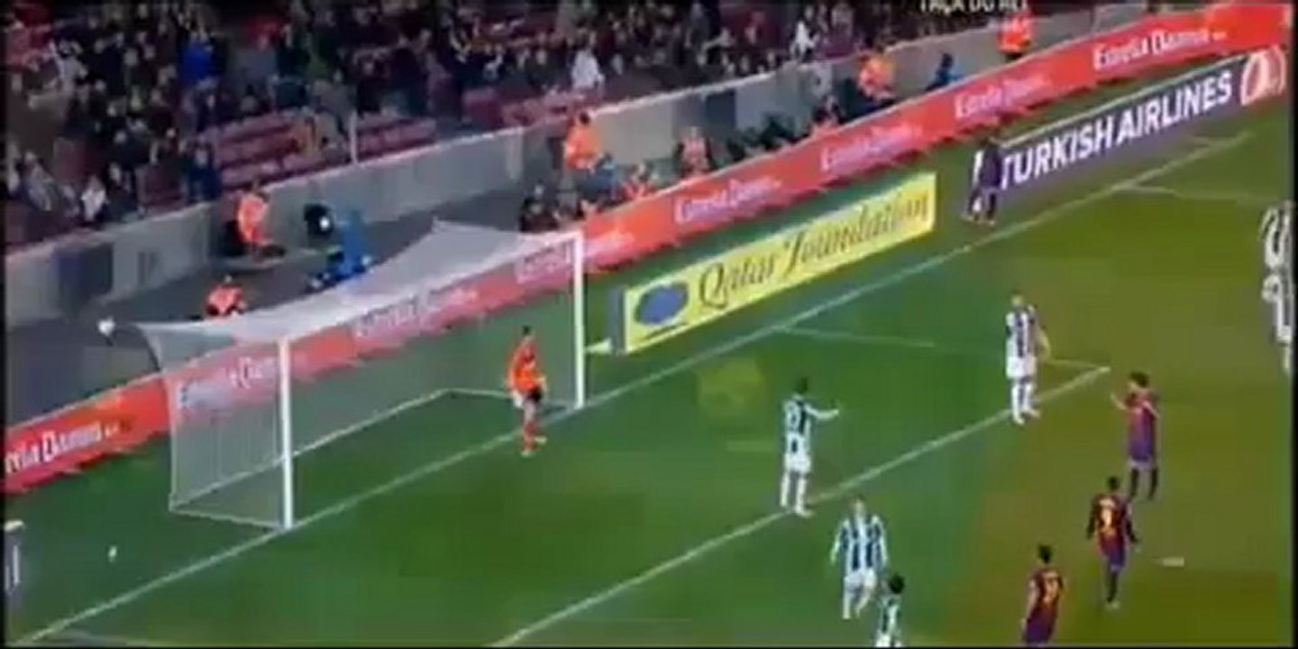 David Villa Miss vs Cordoba - Messi Reaction