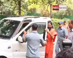 Ramdev slams Digvijay for dragging guru issue.mp4