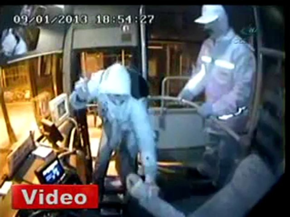 Ön kapıdan indirmeyen şoförü öldürdü! - İhlas Haber Ajansı (İHA)