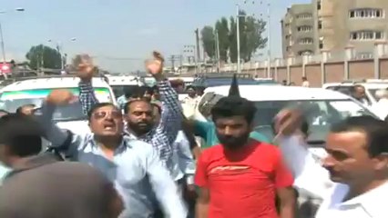 Srinagar taxi union demands ban on radio taxi.mp4