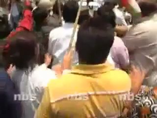 UP land row blows up,  Cong leaders arrested.flv.mp4